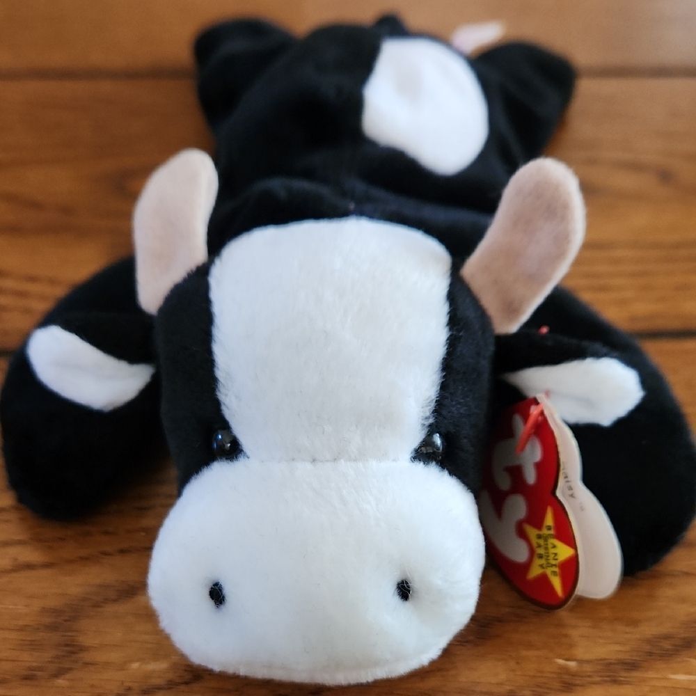 Vintage Collectible TY Retired Beanie Baby, Daisy, The Cow.